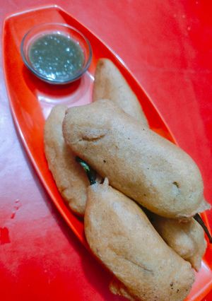 मोटी मिर्च आलू भाजा (moti mirch aloo bhaja recipe in Hindi) रेसिपी मुख्य फोटो