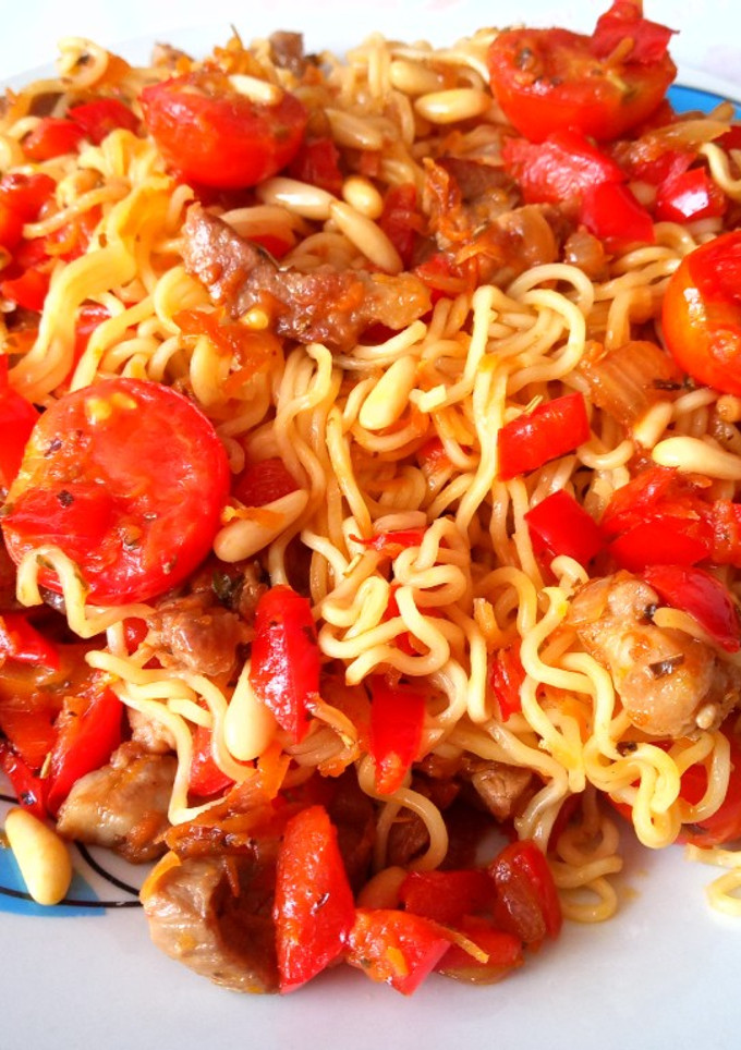 Una foto de Noodles instantáneos tuneados