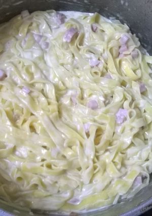 Una foto de Fideos al queso con crema
