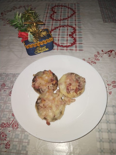 Una foto de Champiñones rellenos de jamón serrano