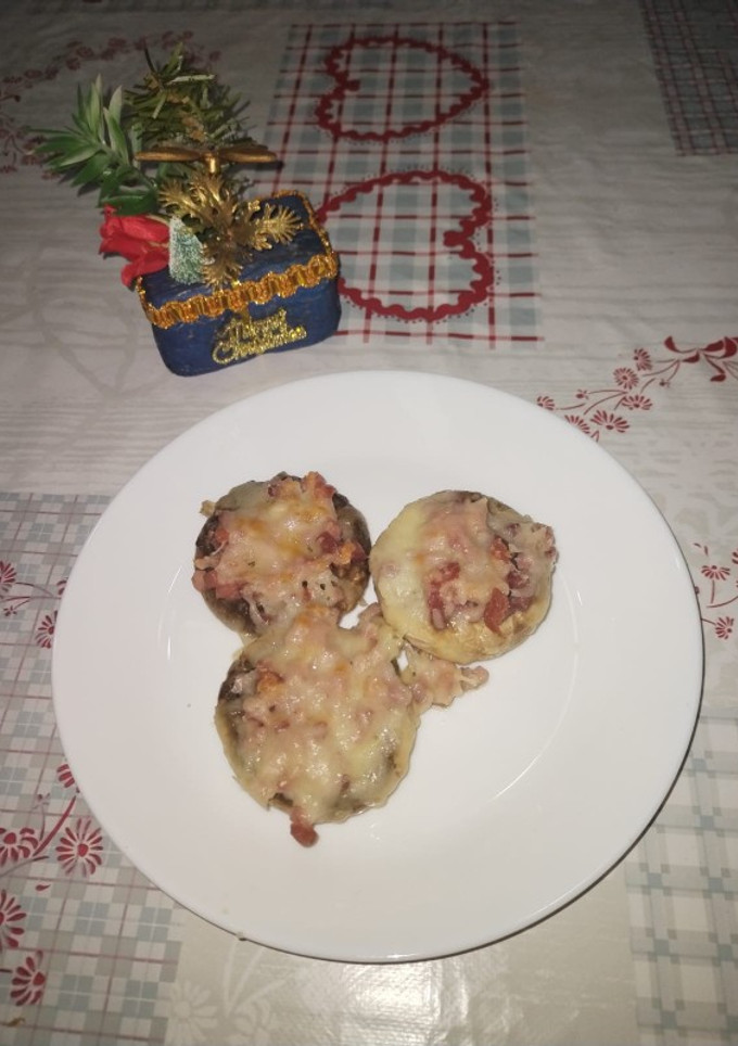 Una foto de Champiñones rellenos de jamón serrano
