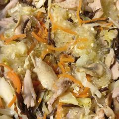 A picture of Stirfried chicken mung bean vermicelli.
