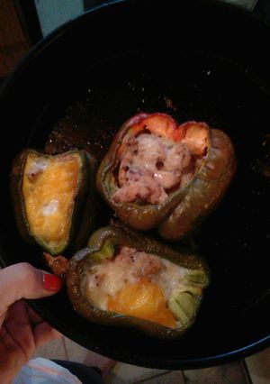 Una foto de Morrones con relleno de pollo