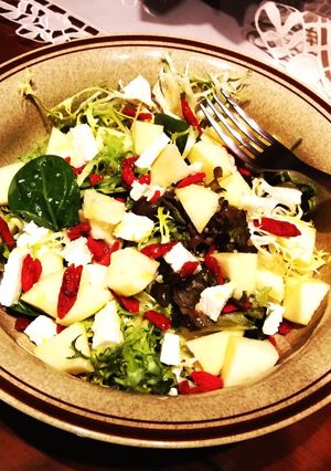 Foto principal de Ensalada Florette con queso feta, bayas goji y manzana
