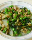 A green koottu with Mung, green peas, and kale