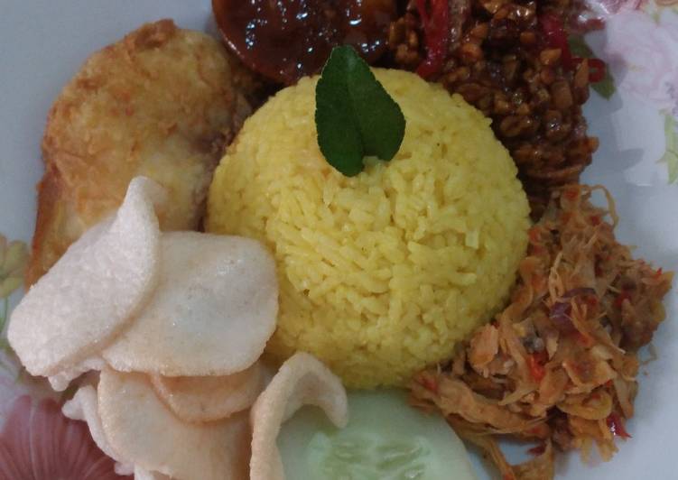 Nasi kuning 🍚🌻