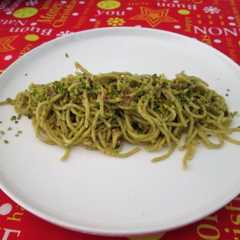 A picture of Tagliolini al Pistacchio con Aglio Olio e Colatura di Alici.