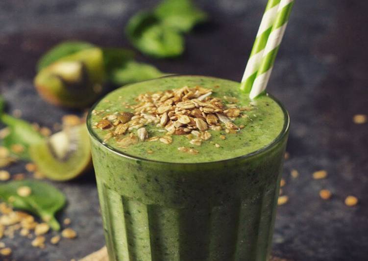 Spinach &amp; Kiwi Smoothie