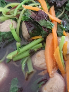 紅莧菜豬肉丸煮湯 的食譜成品照片