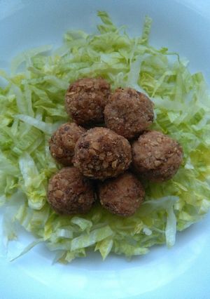 Una foto de Albondiguitas de arroz y lentejas