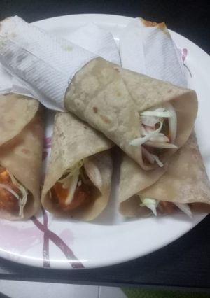 ரோடு சைடு தவா பன்னீர் பிராங்கி / wheat panner roll reciep in tamil செய்முறை முக்கிய புகைப்படம்