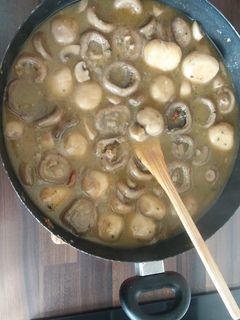 Una foto de Champiñones en salsa picante😋