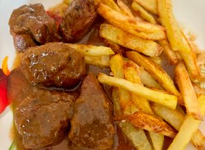 Φωτογραφία της συνταγής Λεμονάτο μοσχαράκι στην χύτρα της μαμάς μου ω!! ναι είχε χύτρα... κρασί 🥂λεμόνι🍋 κρεμμύδι 🧅