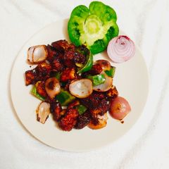 A picture of Chicken saute with black pepper sauce.