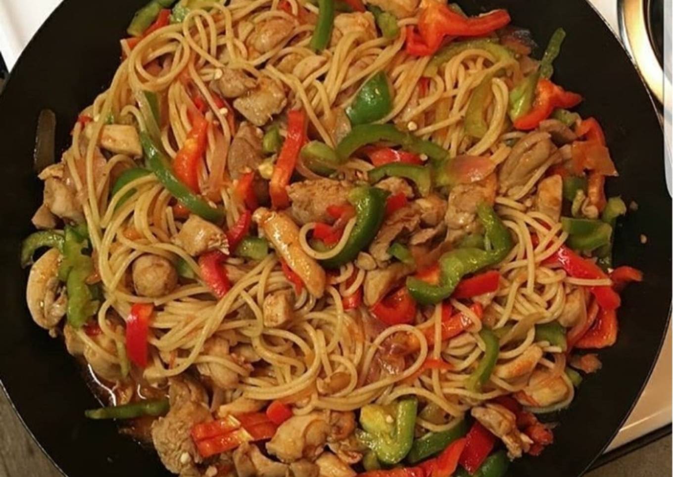 Stir fry pasta with shrimps