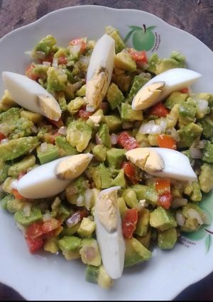 Une photo de Ma recette d'avocat 🥑🍅🧅🥚