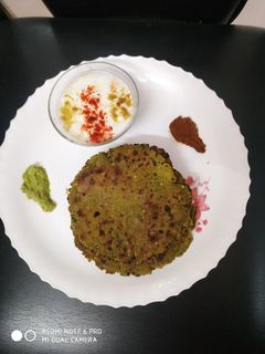 પાલક મેથી ઢેબરા (Palak Methi Dhebra Recipe In Gujarati) રેસીપી મુખ્ય ફોટો