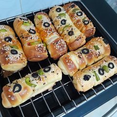 A picture of Chicken bread rolls.