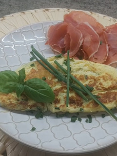 Una foto de Tortilla francesa con cebollino