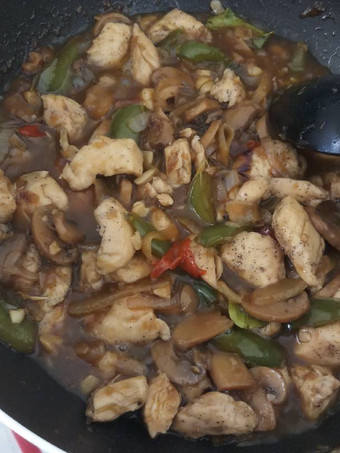 Langkah Mudah untuk Membuat Ayam Fillet dan Jamur Masak Saus Lada Hitam Murah