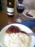 Carne en salsa de vino con arroz de ajo