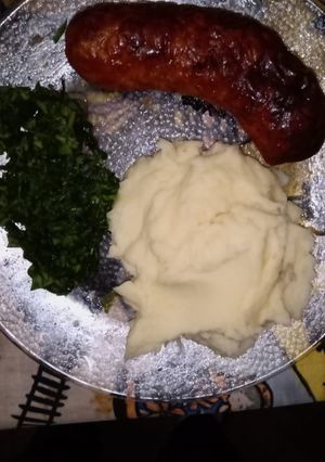 Una foto de Chorizos al horno con puré