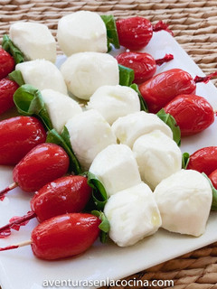 Una foto de Brocheta de Caprese