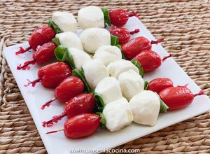 Una foto de Brocheta de Caprese