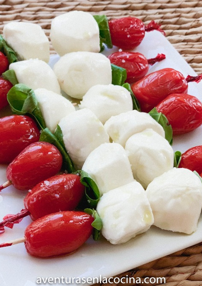 Una foto de Brocheta de Caprese