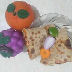 A picture of Roti sandwich.