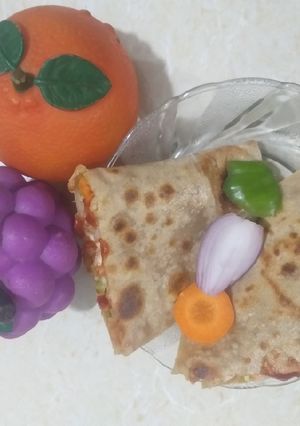 A picture of Roti sandwich.