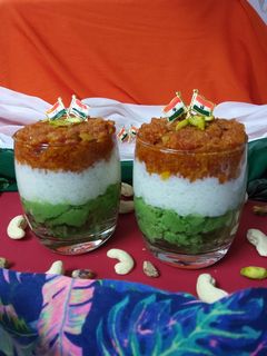 तिरंगा डेज़र्ट (tiranga dessert recipe in Hindi) रेसिपी मुख्य फोटो