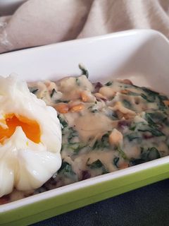 Una foto de Crema de Espinacas con Huevo Poché