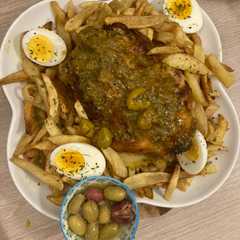 Une photo de Poulet aux olives et citron confit à la sauce Marocaine!