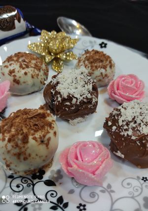 A picture of Oreo cake pops.
