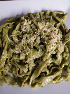 Una foto de Fideos al pesto