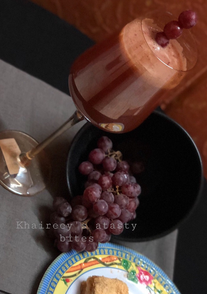 A picture of Sparkling Grapes juice.