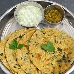 A picture of Methi Paratha.