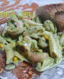 Macarrones en salsa verdes con camarón