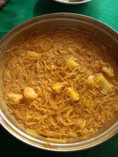 Una foto de Fideos de pescado con col