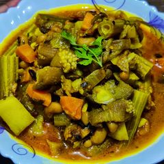 A picture of Ghanto tarkari (mixed vegetables curry).