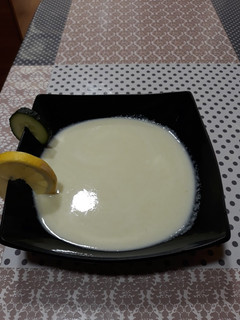 Una foto de Sopa fría de yogur y pepino
