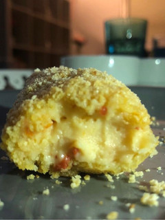Una foto de Croquetas sin gluten y sin lactosa de queso de cabra y pimiento caramelizado