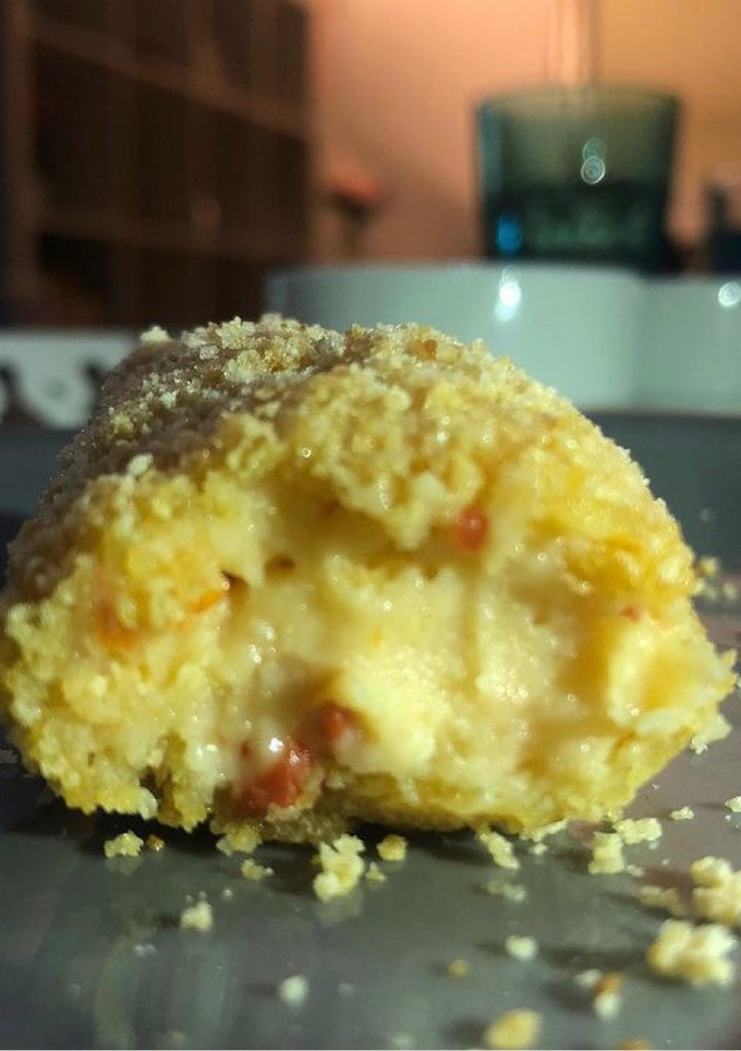 Una foto de Croquetas sin gluten y sin lactosa de queso de cabra y pimiento caramelizado