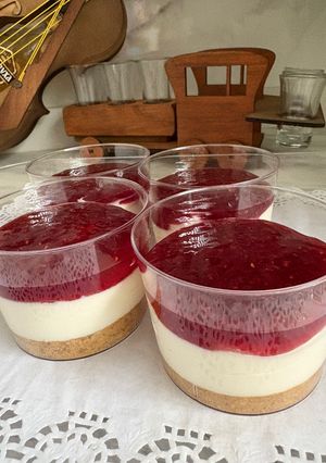 Foto principal de Mini tarta de queso 🧀 con mermelada de frambuesa 🍓🍰❤️🫶🥰🌹👩🏻‍🍳👩🏻‍🍳👩🏻‍🍳👩🏻‍🍳☕️😋