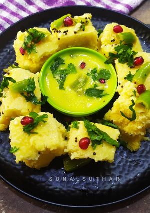 A picture of Khaman Dhokla.
