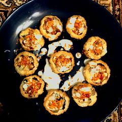 A picture of Dahi puchka.