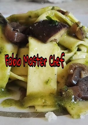 Foto di Pappardelle Fresche con Funghi Porcini e Pesto al Mortaio