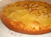 Una foto de torta con duraznos