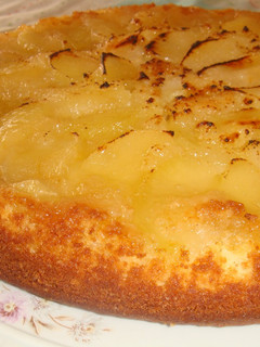Una foto de Torta invertida de manzana fácil